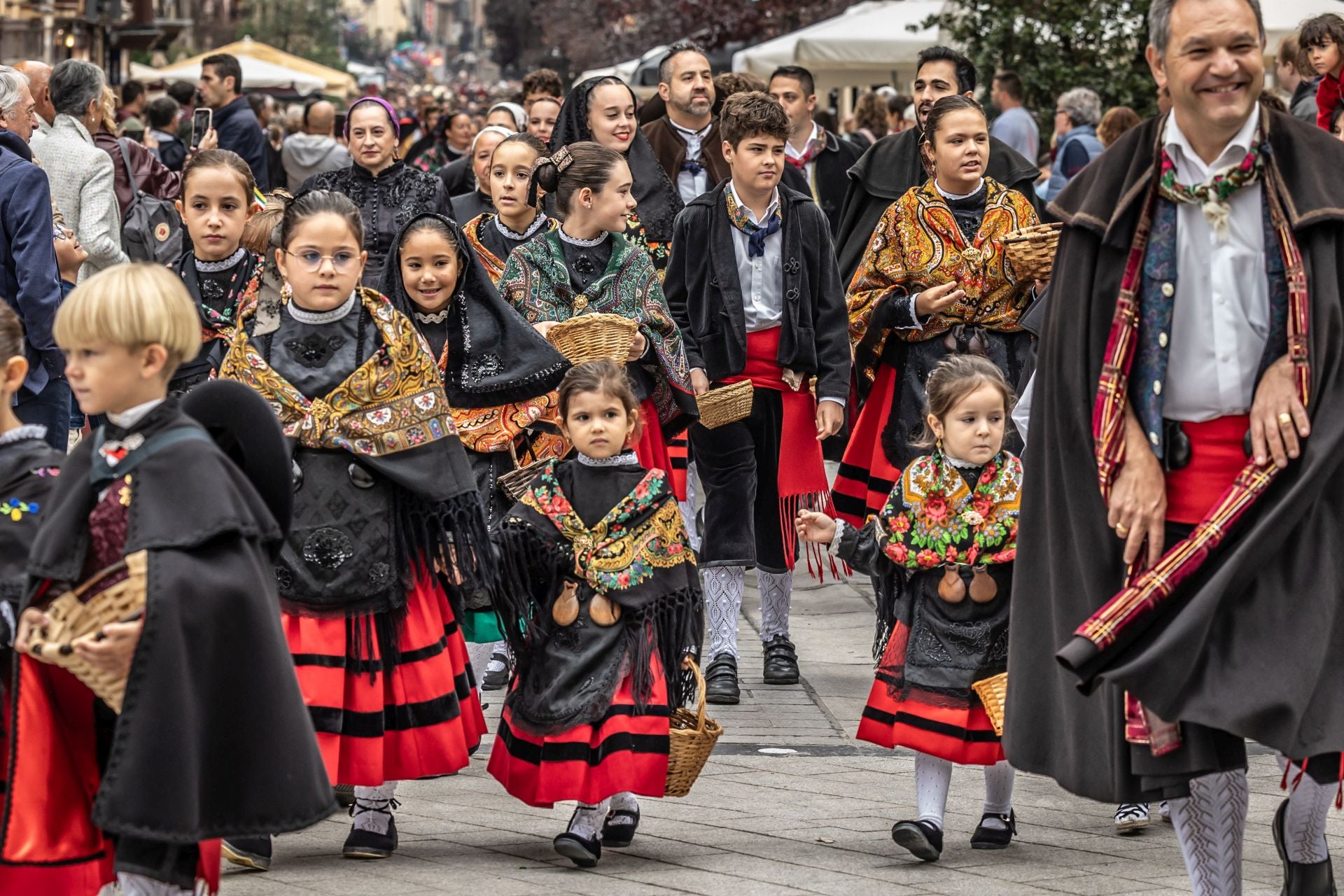 Las imágenes del acto del pisado de la uva