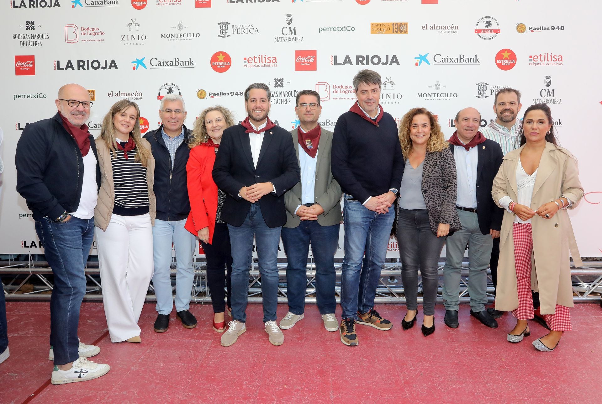 Miguel González de Legarra, Sara Orradre, José Ángel Lacalzada, Emi Fernández, Javier García (secretario general), Sergio Martínez, Luis Alonso, Beatriz Arraiz (delegada del Gobierno), Vicente Urquía, Iván Reinares, Naiara Hernáez (de izquierda a derecha). 