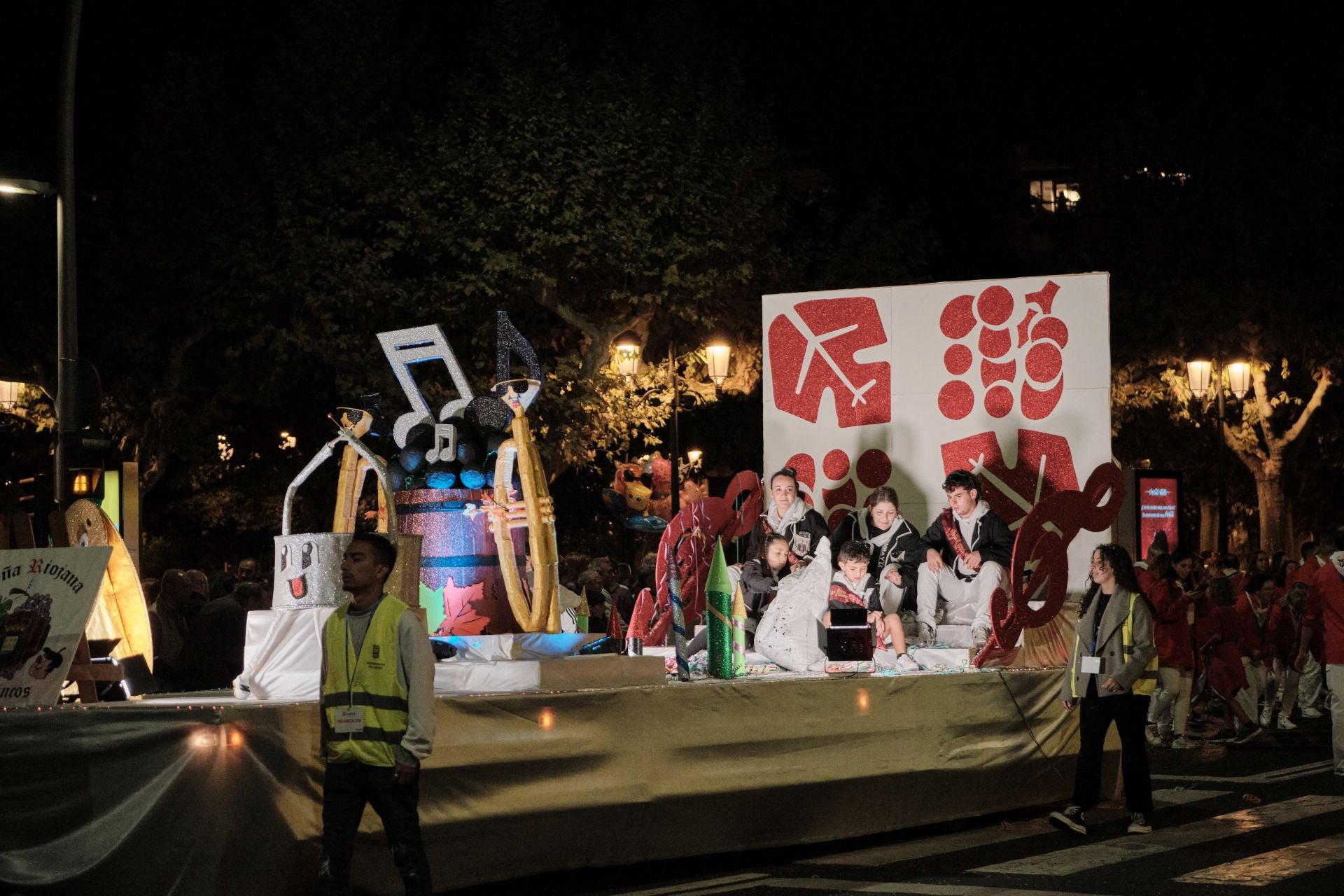 El desfile de carrozas por Logroño