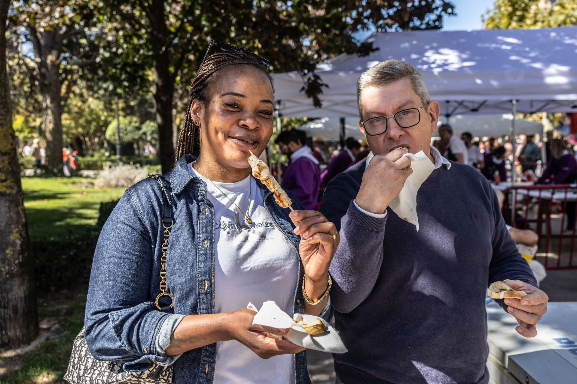 Mañana de degustaciones, música y gigantes y cabezudos en San Mateo