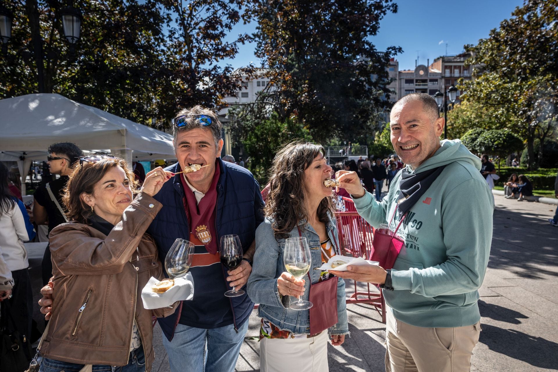 Mañana de degustaciones, música y gigantes y cabezudos en San Mateo