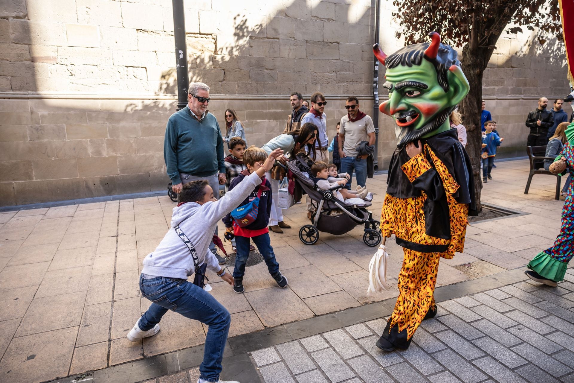 Mañana de degustaciones, música y gigantes y cabezudos en San Mateo