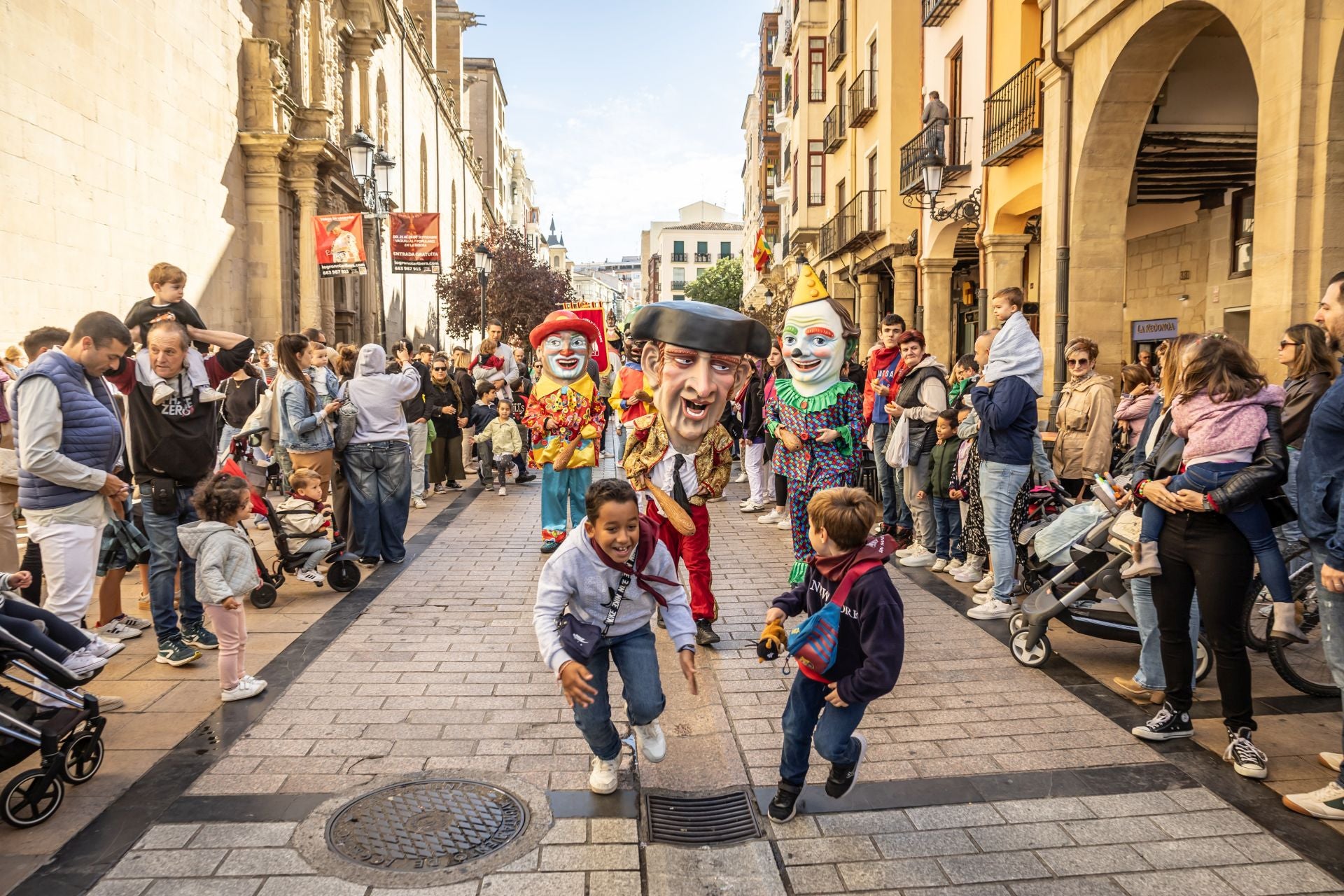 Mañana de degustaciones, música y gigantes y cabezudos en San Mateo
