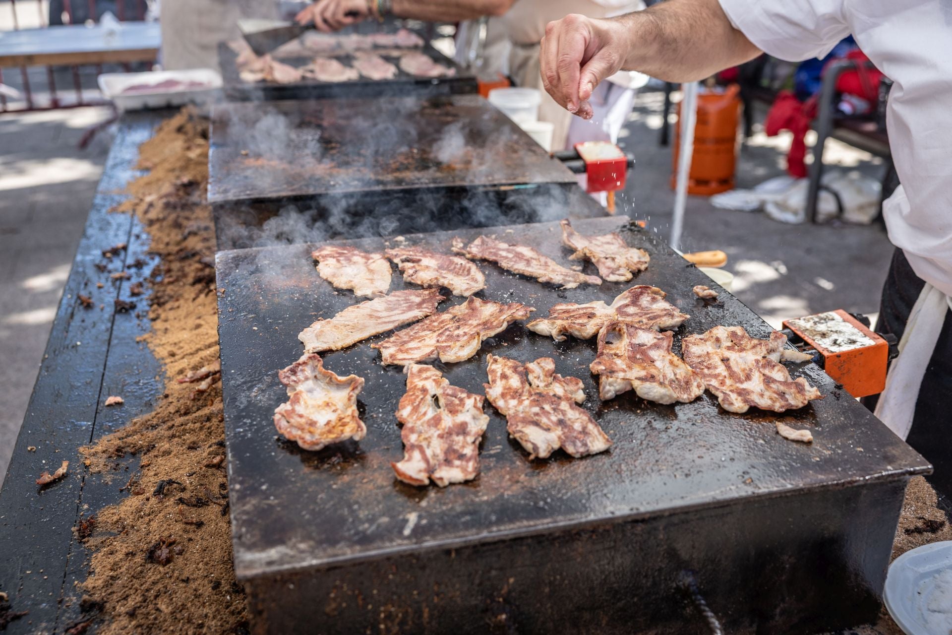 Mañana de degustaciones, música y gigantes y cabezudos en San Mateo