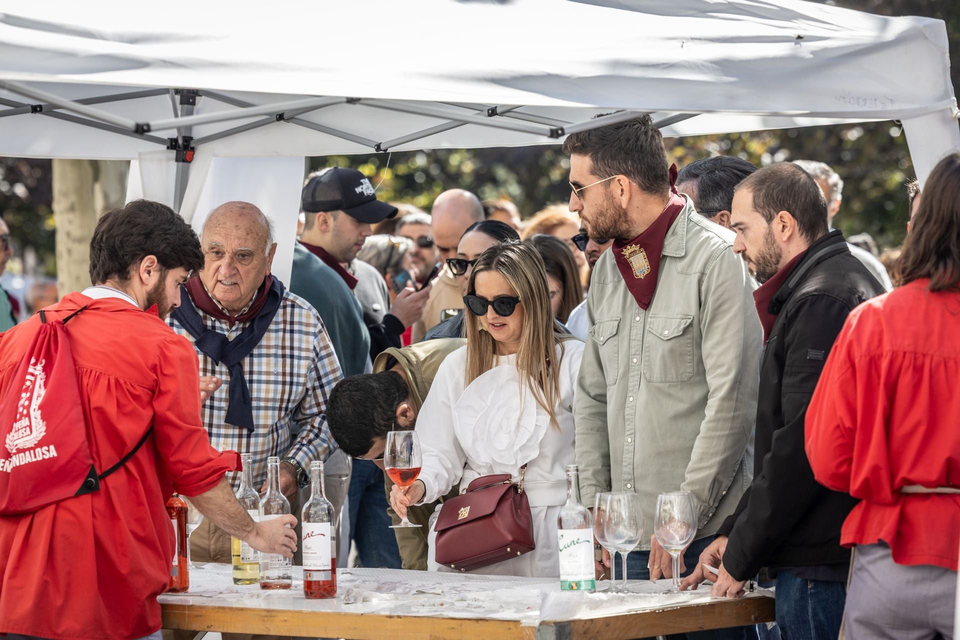 Mañana de degustaciones, música y gigantes y cabezudos en San Mateo