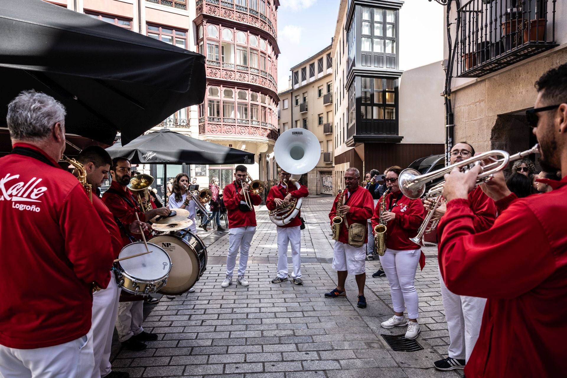 Mañana de degustaciones, música y gigantes y cabezudos en San Mateo