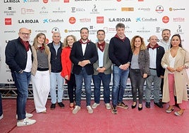 Familia socialista: Miguel González de Legarra, Sara Orradre, José Ángel Lacalzada, Emi Fernández, Javier García (secretario general), Sergio Martínez, Luis Alonso, Beatriz Arraiz (delegada del gobierno), Vicente Urquía, Iván Reinares, Naiara Hernáez (de izquierda a derecha).