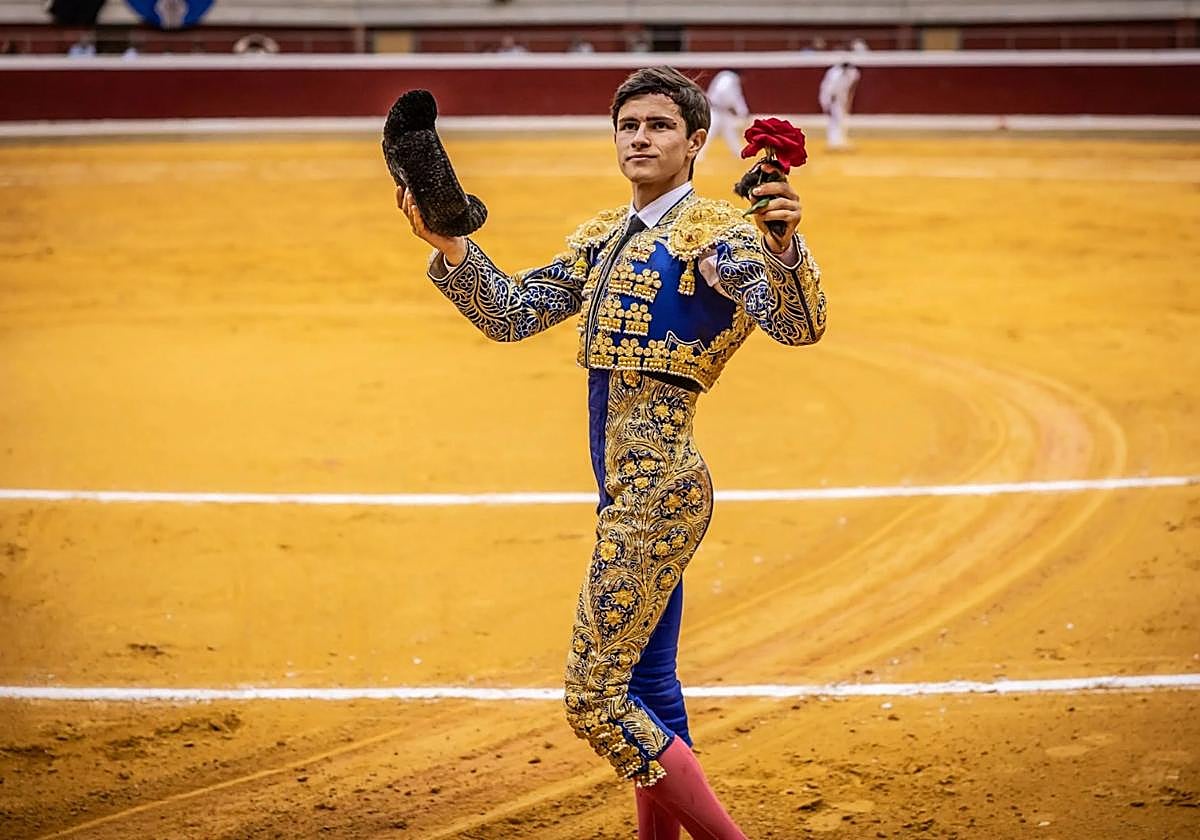 Pablo Aguado, mirando de frente al toro en La Ribera.