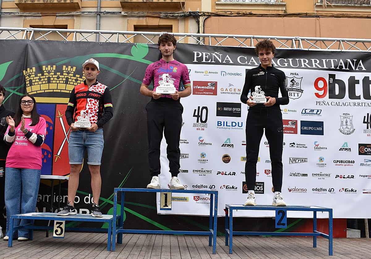 Los tres mejores de la prueba de 56 kilómetros.