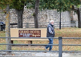 Los emblemáticos bancos de Pradillo, Bien de Interés Cultural