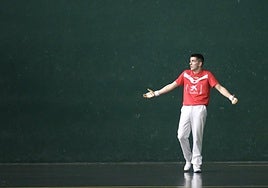 Salaverri mira al público y se lamenta del acoso y derribo que vivió por parte de la pareja azul.