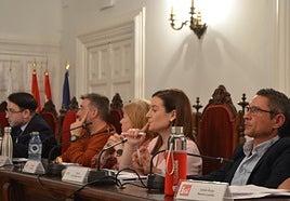 Concejales de Vox, en el pleno del Ayuntamiento de Calahorra.