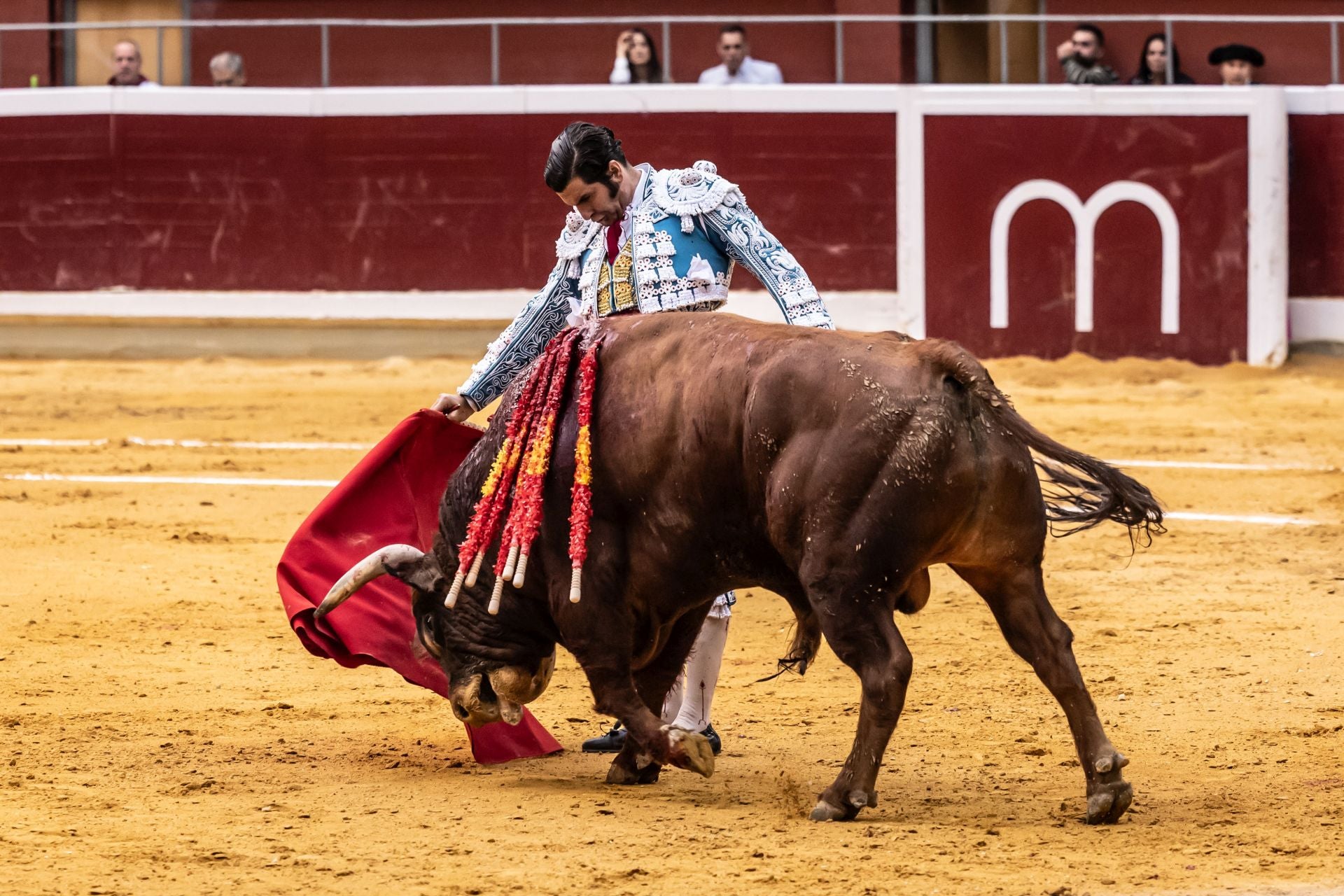 Borja Jiménez, a hombros en el cierre de la feria de San Mateo