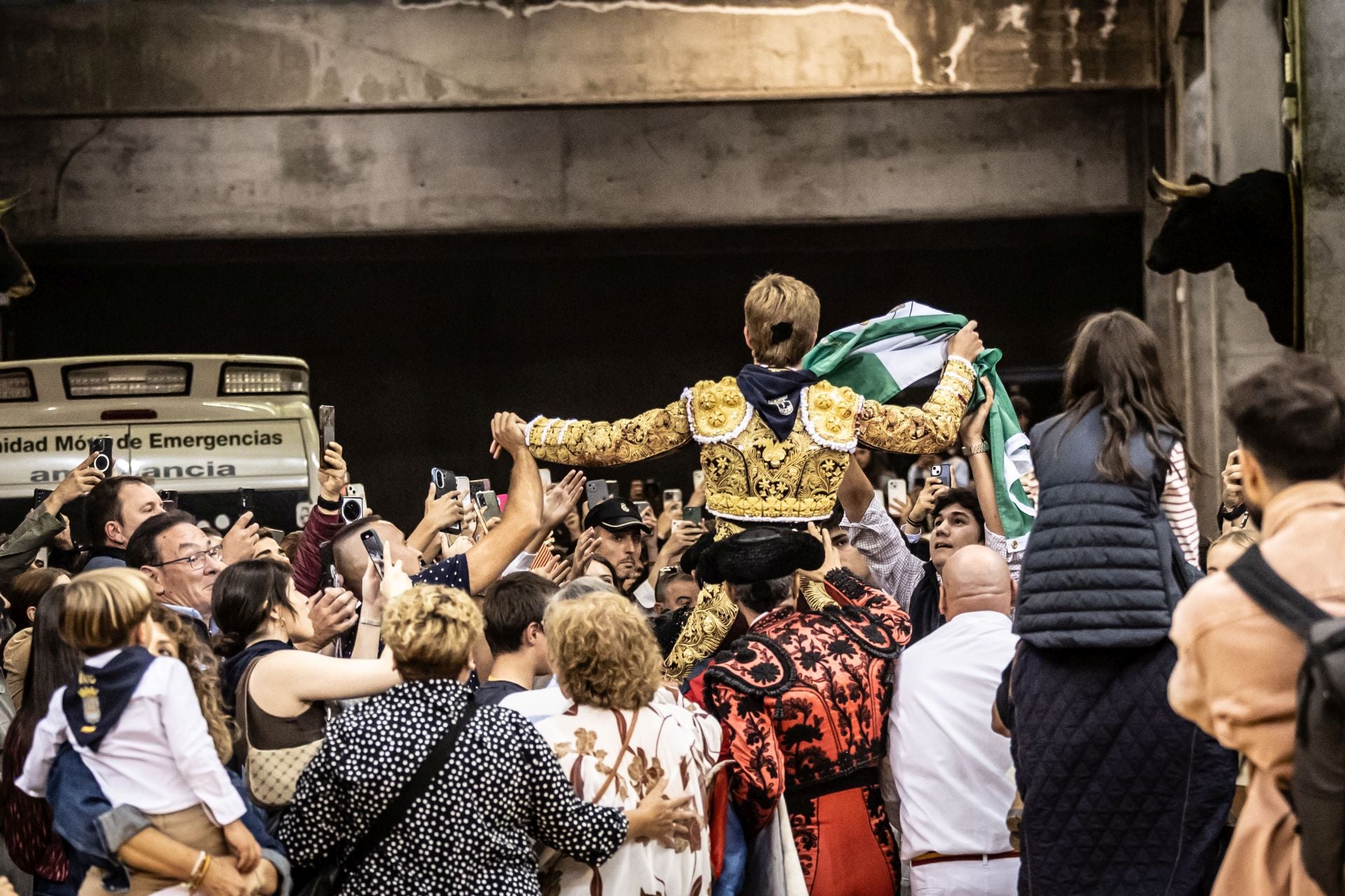 Borja Jiménez, a hombros en el cierre de la feria de San Mateo