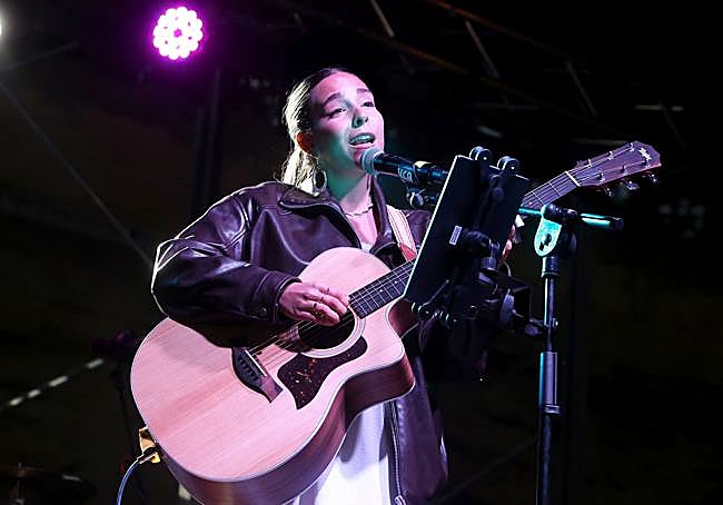 Donna durante su actuación en solitario en el Parrilla.