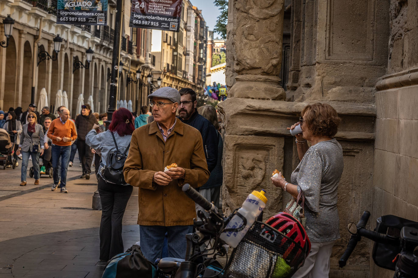Paella, lomo, picadillo... riojanos y visitantes disfrutan de las degustaciones