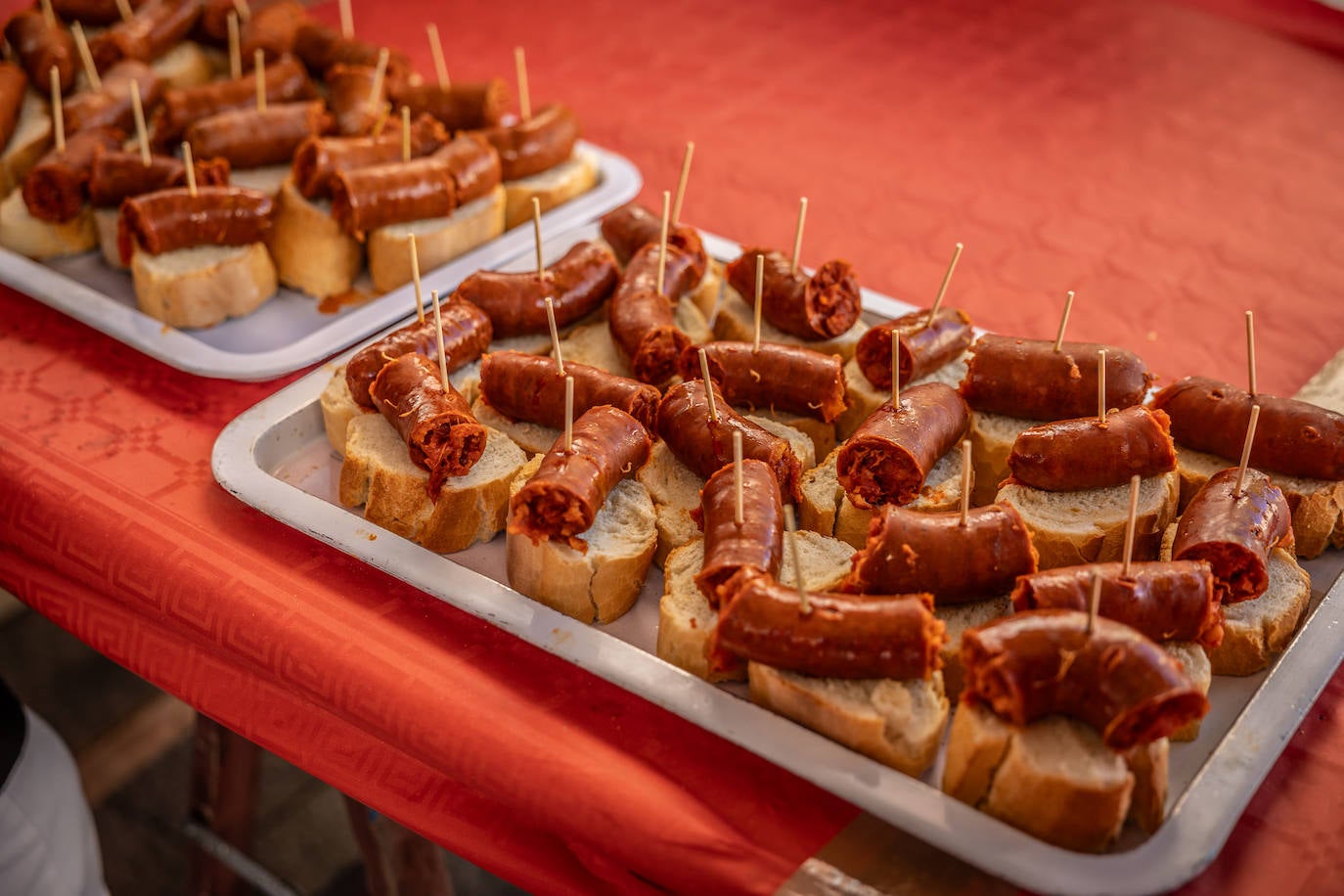 Paella, lomo, picadillo... riojanos y visitantes disfrutan de las degustaciones