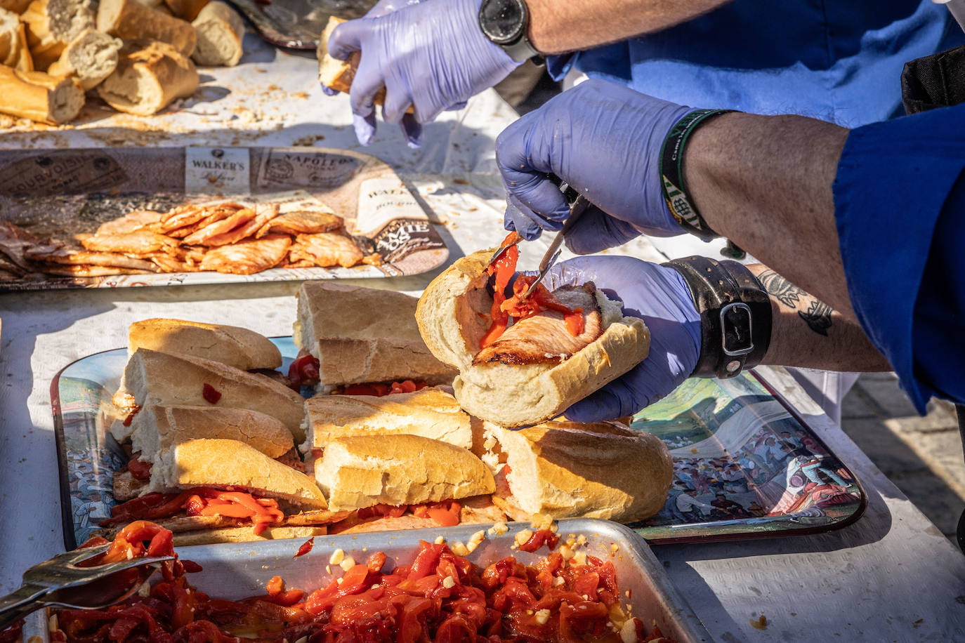 Paella, lomo, picadillo... riojanos y visitantes disfrutan de las degustaciones