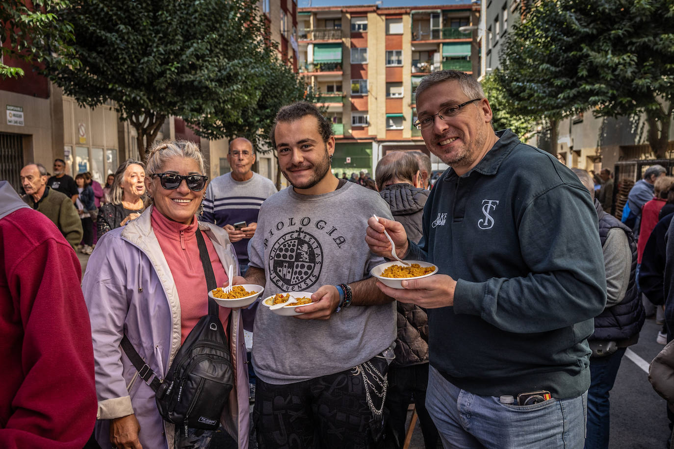 Paella, lomo, picadillo... riojanos y visitantes disfrutan de las degustaciones