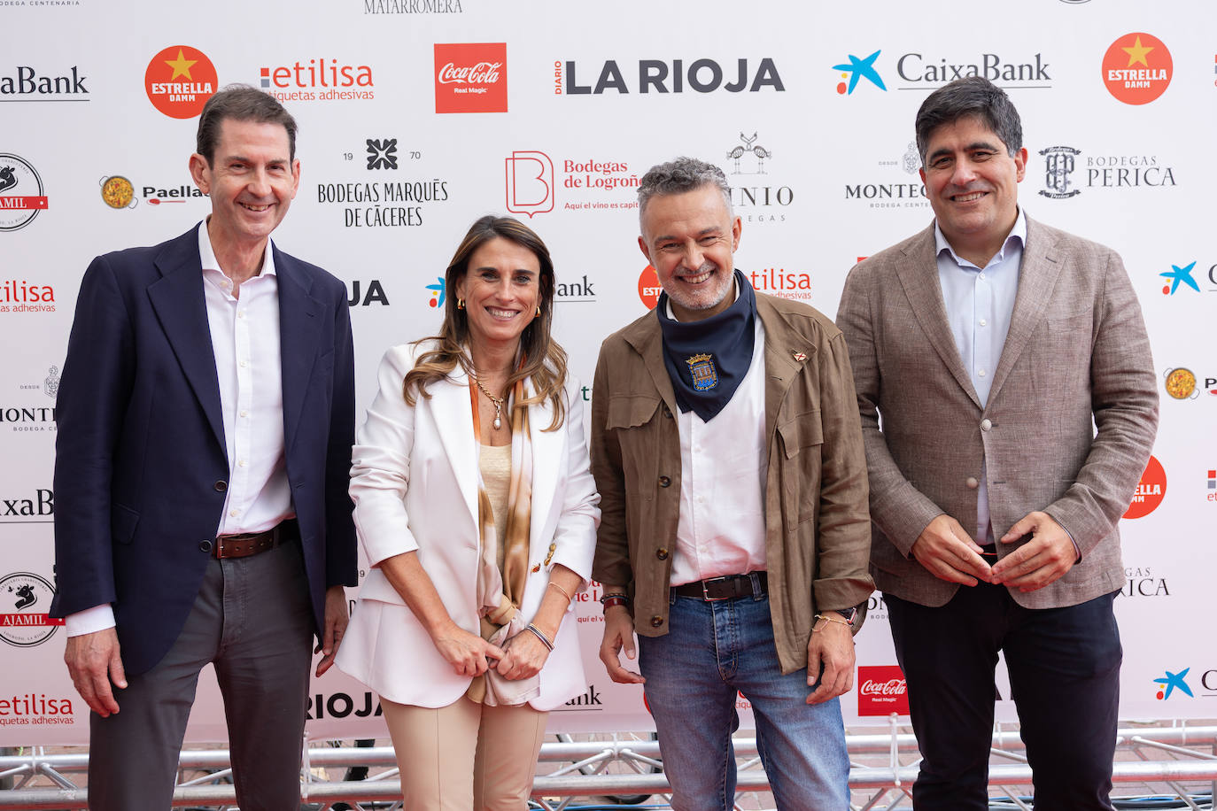 Caixabank, representada por Isabel Moreno y Diego Saugar, junto al director general de Nueva Rioja, Goyo Ezama, y el alcalde, Conrado Escobar.