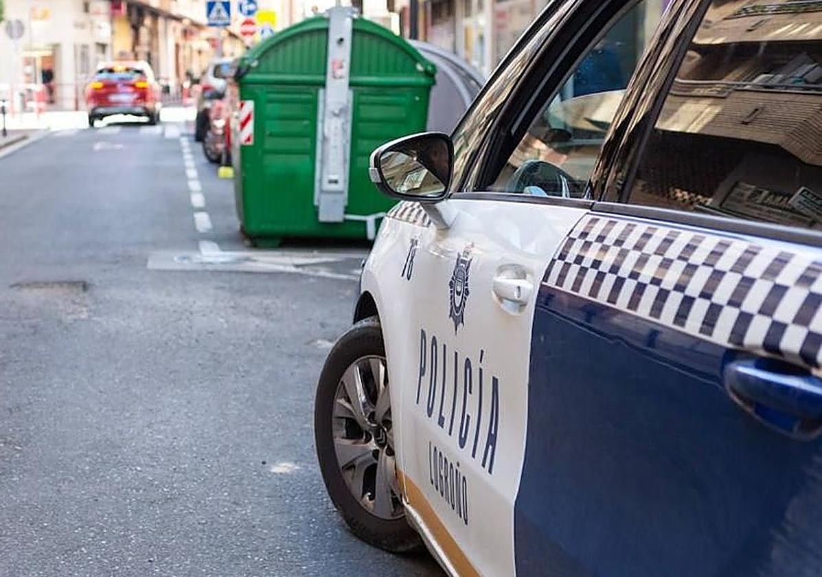 Un vehículo de la Policía Local de Logroño, en una imagen de archivo.