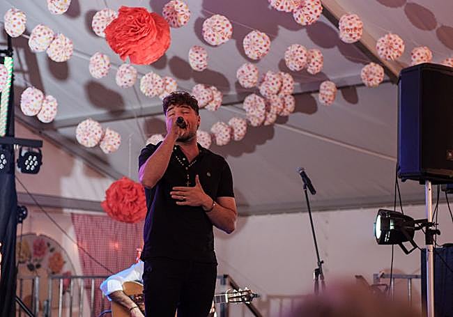 Víctor Puri durante su actuación en la Casa de Andalucía.