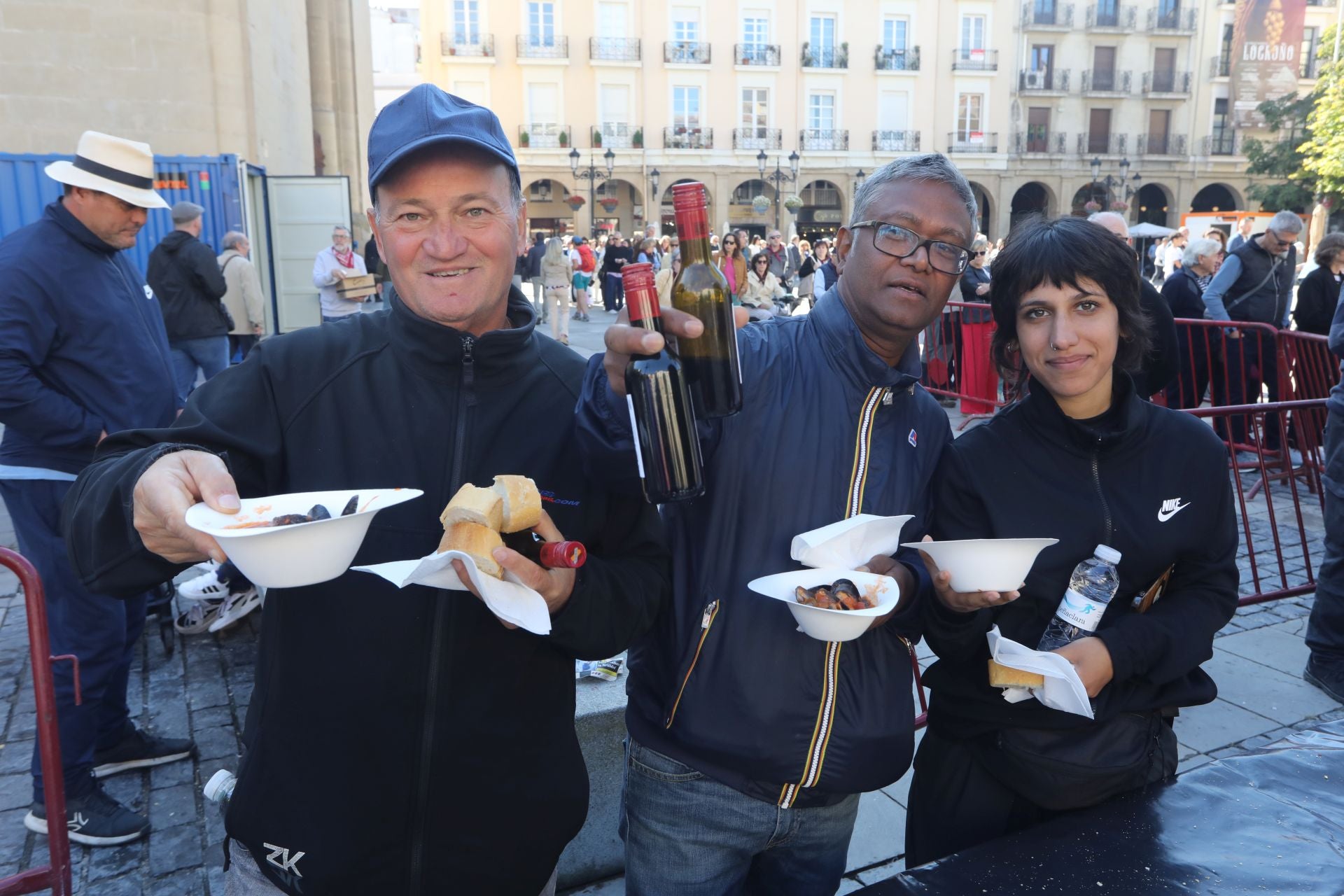 ¿Has estado de degustación para terminar las fiestas? Igual apareces en estas fotos