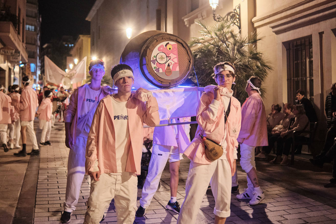 Las imágenes del desfile de las peñas por Logroño