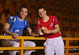 Zabala y Darío se saludan en el frontón de Vitoria.