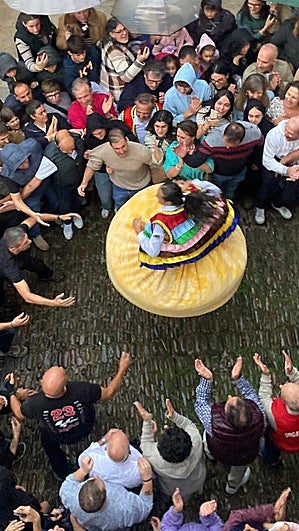 Adriana, durante una de las bajadas como primera danzadora de Anguiano.