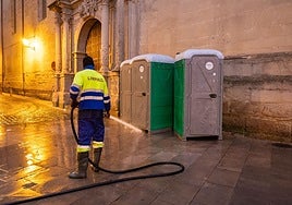 Los tres aseos portátiles junto a La Redonda estos sanmateos.