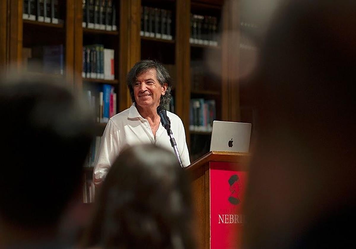 Carlos López-Otín, durante una conferencia.