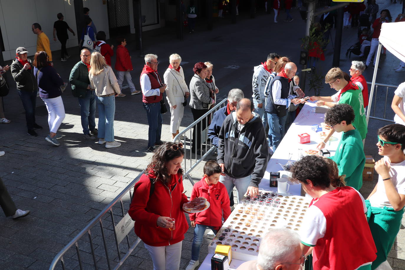 Charangas, degustaciones... Arnedo disfruta del penúltimo día de las fiestas