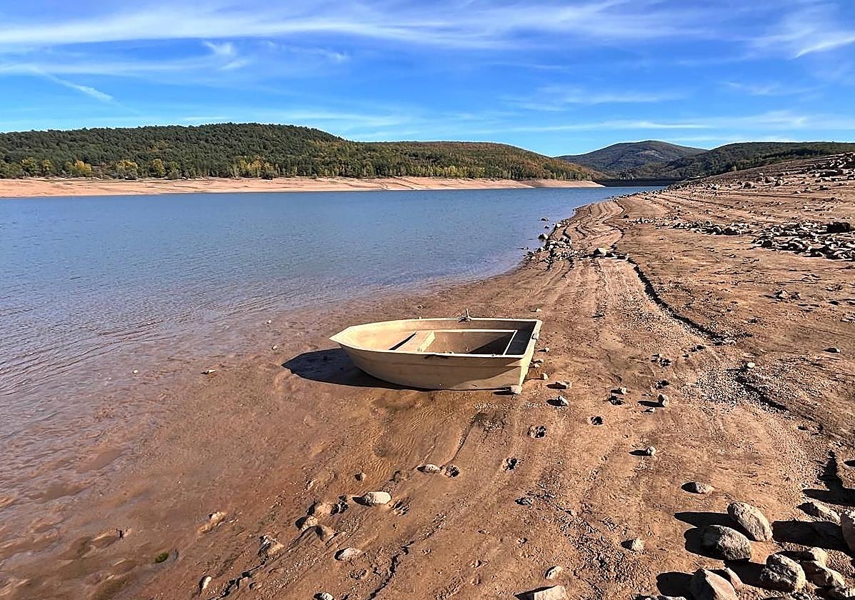 Aspecto que presentaba este miércoles el embalse González Lacasa, que está a solo el 24,3% de su capacidad total.