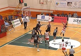 Montero lanza a canasta.