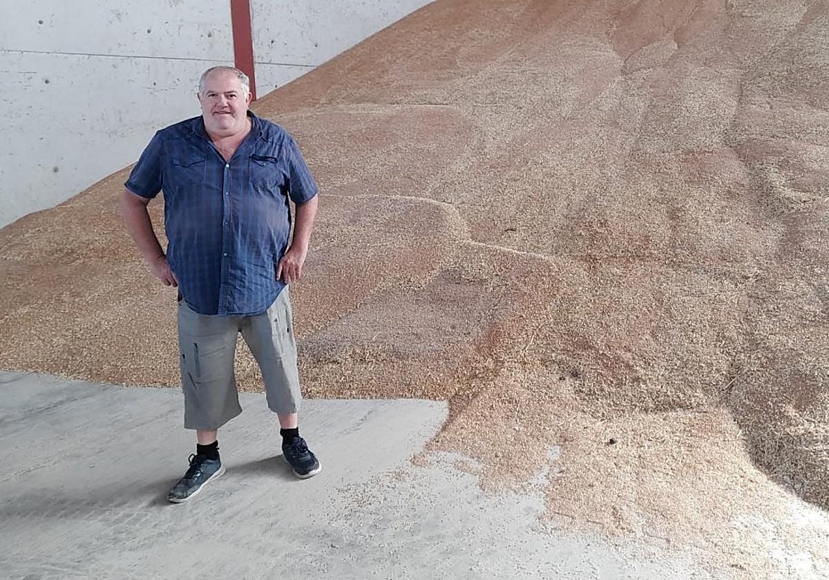 Luis Miguel Ezquerro, encargado del almacén de cereal de la Cooperativa Garu en Ausejo.
