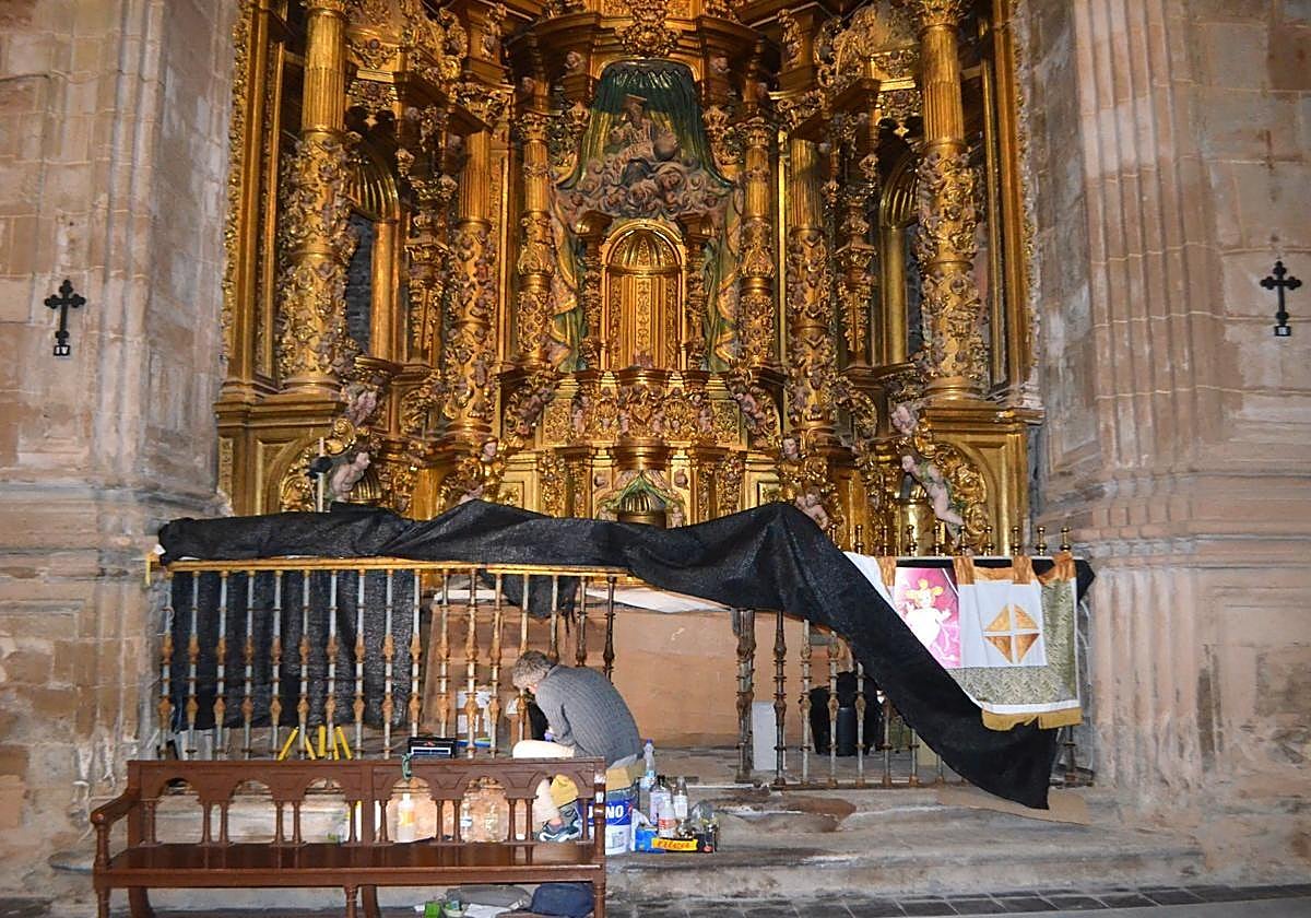 Intervención en la reja de la capilla del Niño Jesús.