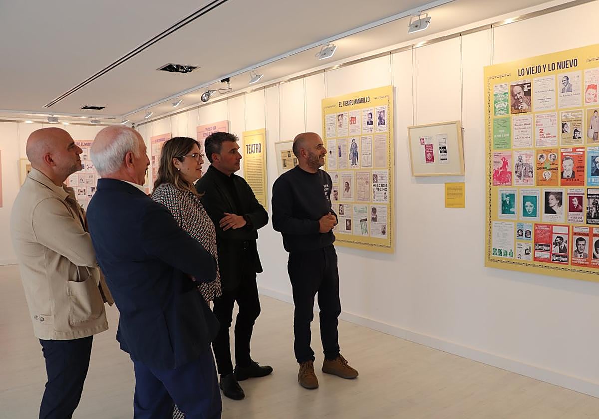 Chechu León mostró ayer la exposición a autoridades y familia.