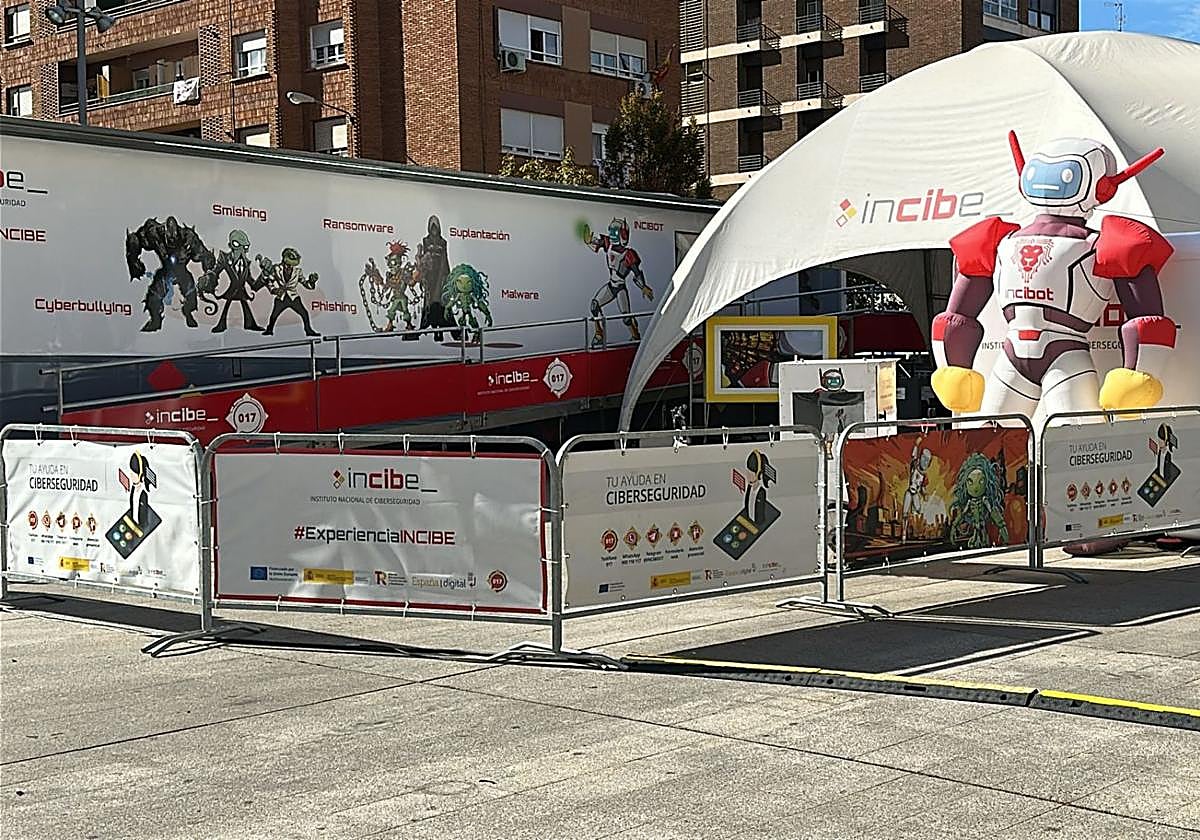 La Experiencia Incibe forma en ciberseguridad en la plaza España