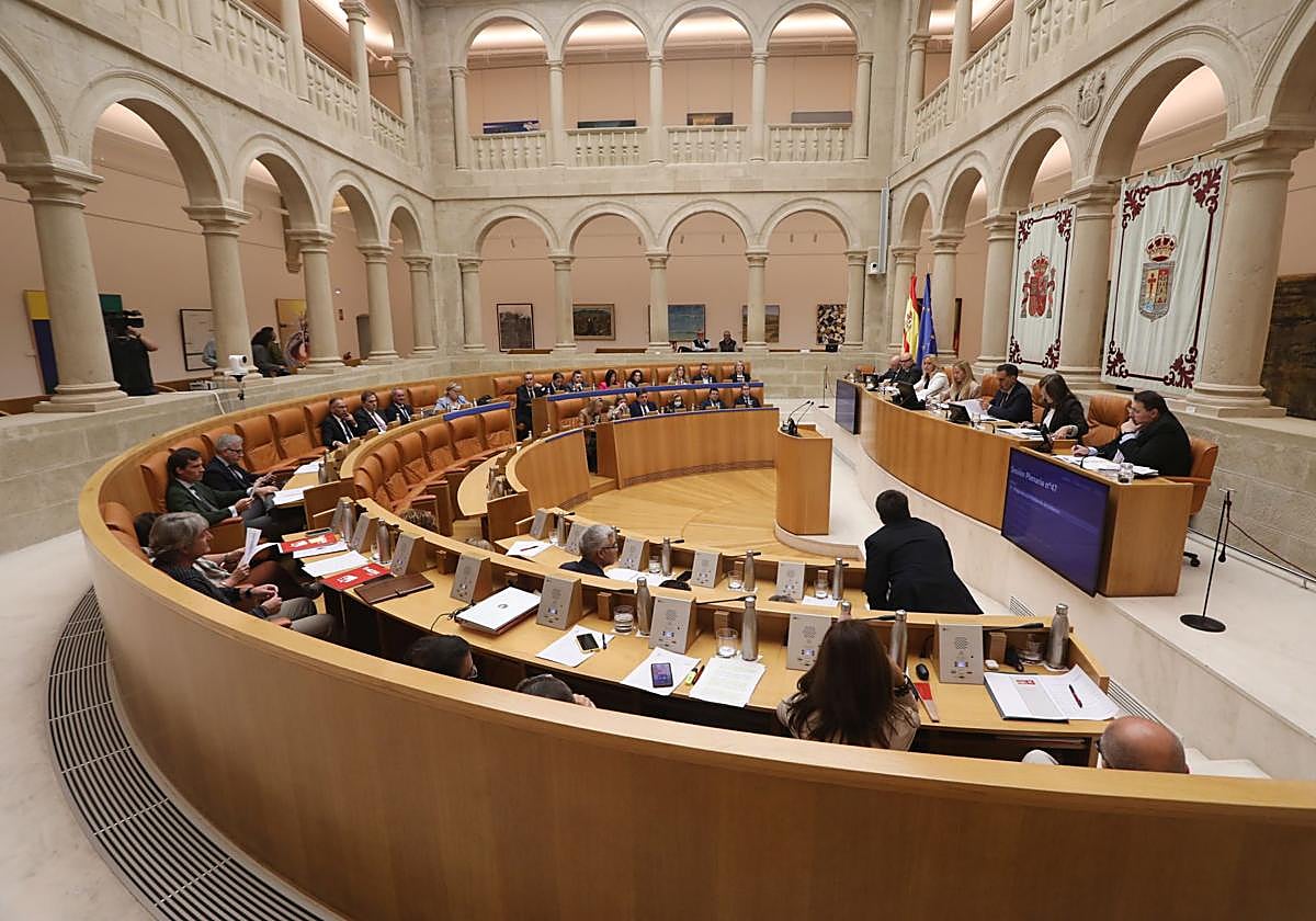 Imagen de archivo de una sesión en el Parlamento riojano, este mes.