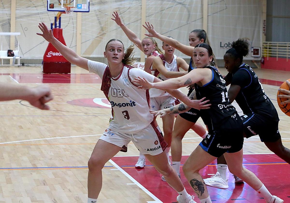 Momento del partido del Unibasket en Lobete ante el Iraurgi.