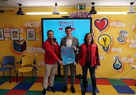 César Martínez, coordinador técnico de Cruz Roja; Juan Diego Alcaide, director del Insituto Riojano de la Juventud; y Cristina Rodríguez, coordinadora autonómica de Cruz Roja, en la presentación de la tercera edición del festival.