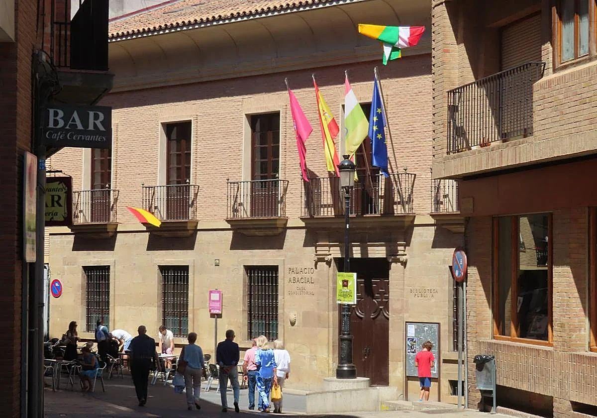 El Ayuntamiento de Alfaro contrata por 13.828 euros el material de oficina