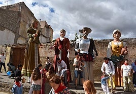 La comparsa de Cervera presentará a sus gigantes el domingo en la fiesta del Pilar