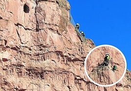 El objetivo de los trabajos es renovar la malla que protege la peña de desprendimientos a la calzada.