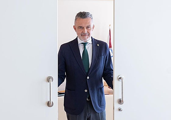 Conrado Escobar, en su despacho.