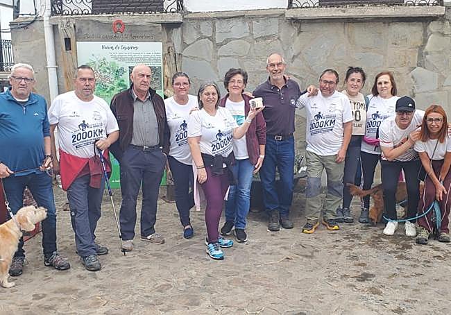Entrega del dinero recaudado tras la celebración de la marcha.