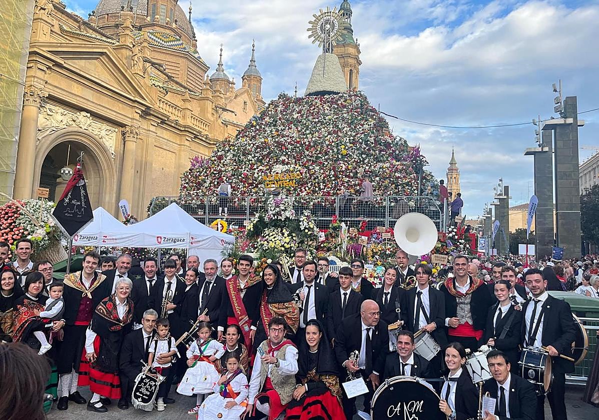 Músicos y Vendimiadores de las fiestas de San Mateo de diferentes años.