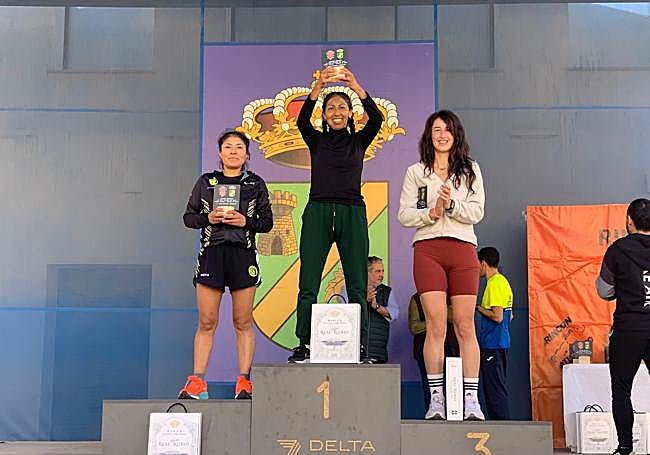 Las tres primera mujeres, en el podio.