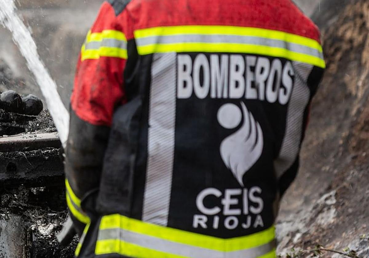 Bombero del CEIS Rioja, en una imagen de archivo.